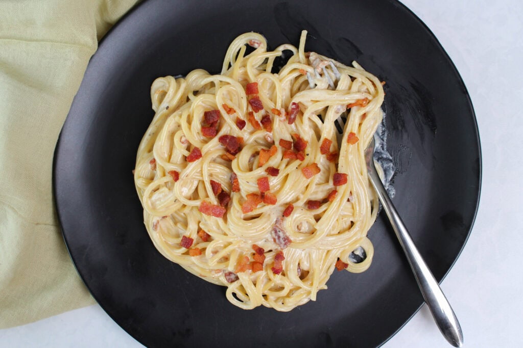 Spaghetti carbonara with bacon.