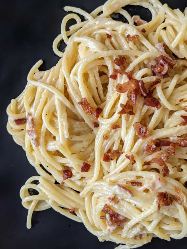 Creamy spaghetti carbonara with bacon