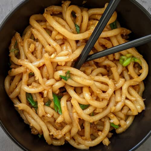 A bowl of easy to make garlic noodles