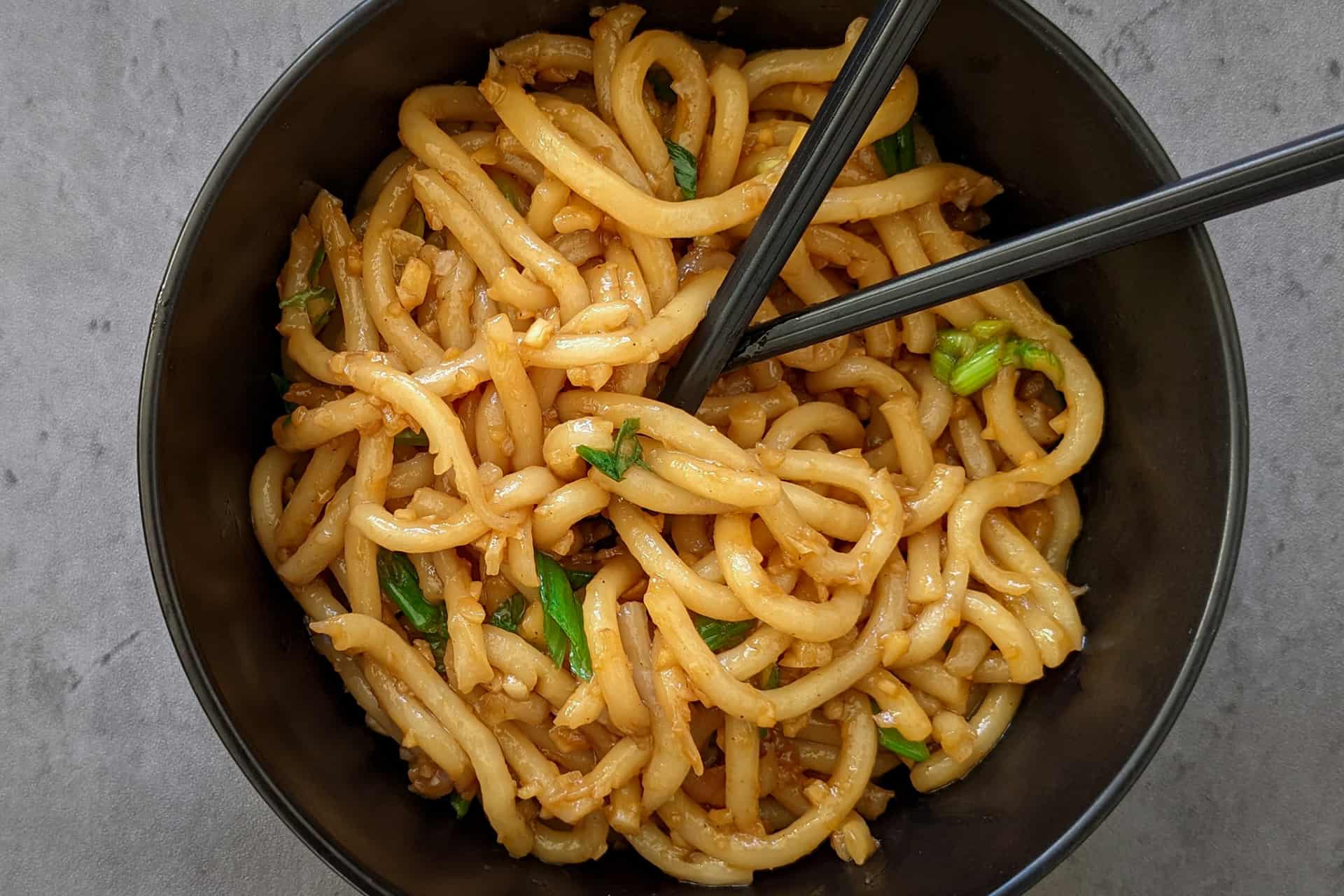 A bowl of easy to make garlic noodles