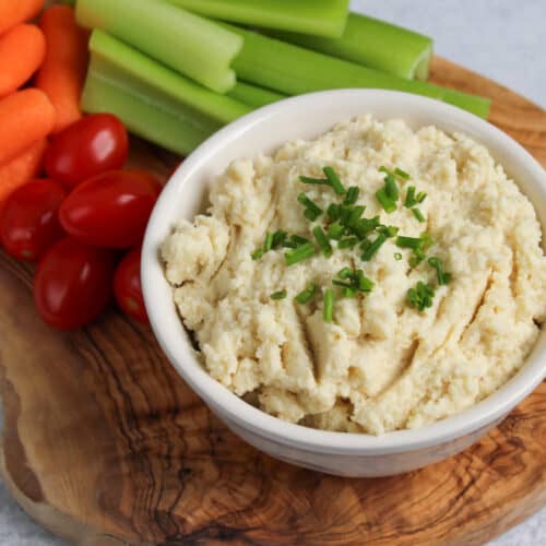 Roasted cauliflower hummus served with veggies.