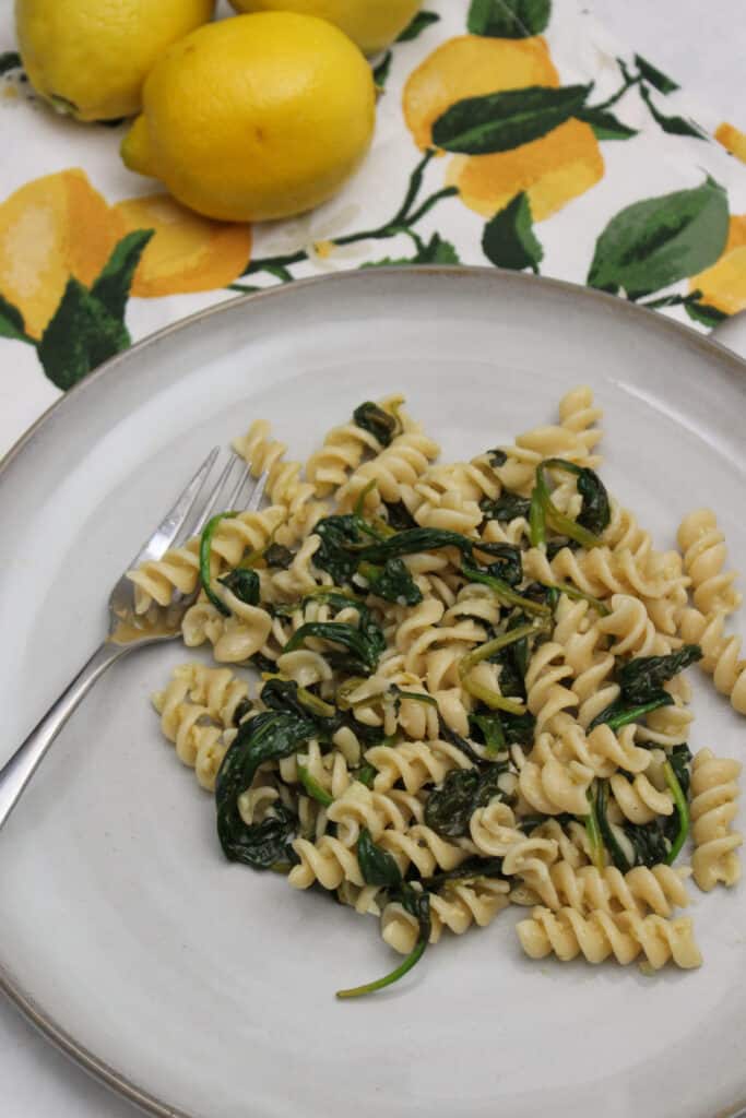 Pasta with spinach and lemon.