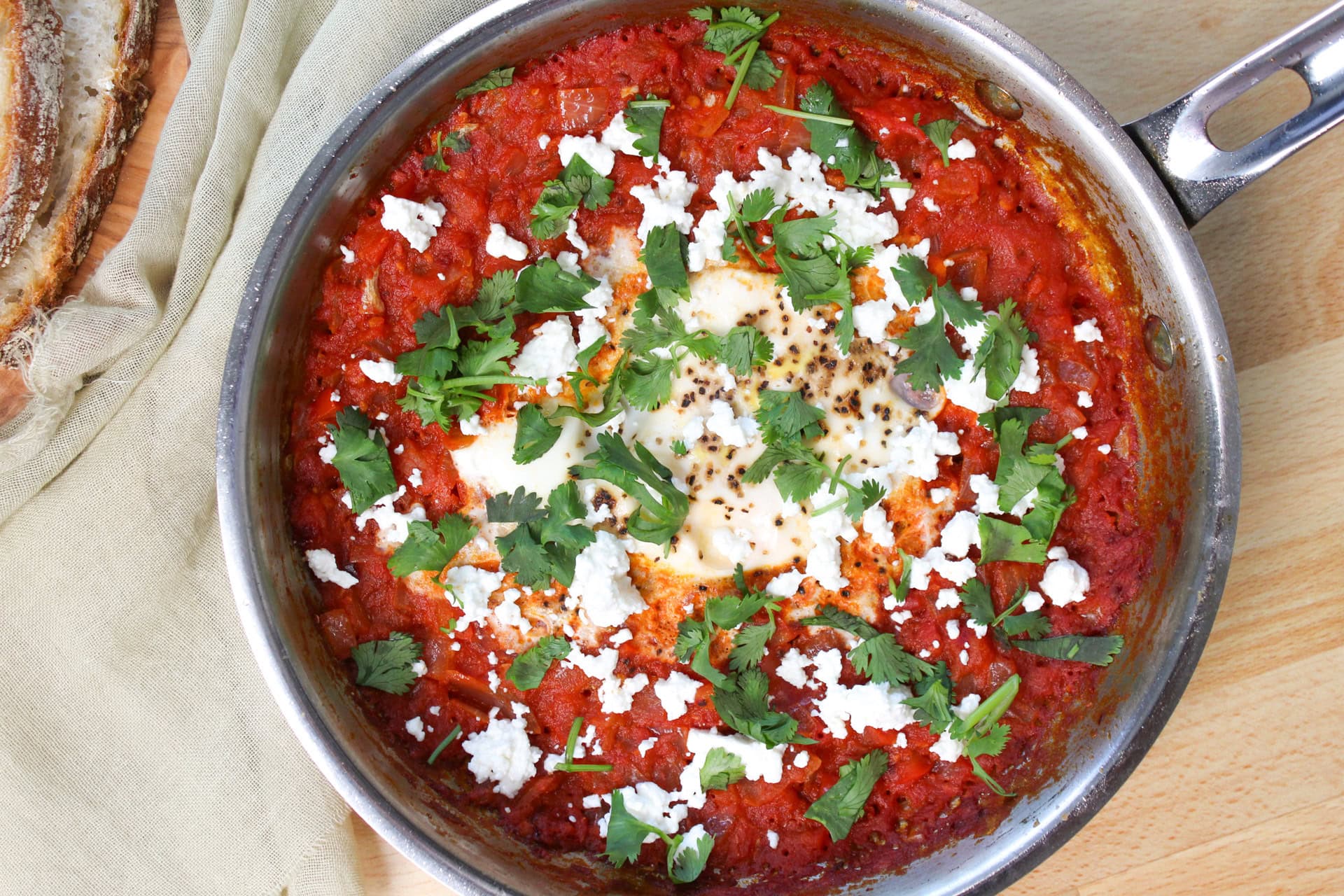 Shakshuka for one in a frying pan.